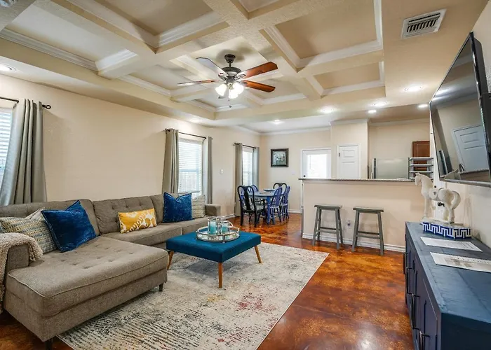 San Antonio Townhome About 2 Mi To Aquarium!