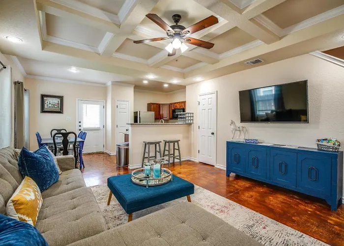 San Antonio Townhome About 2 Mi To Aquarium!